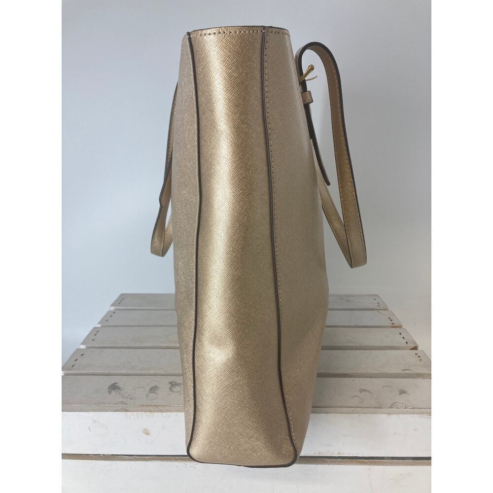 MICHAEL KORS LARGE GOLD METALIC LEATHER SHOULDER BAG - Picture 3 of 16